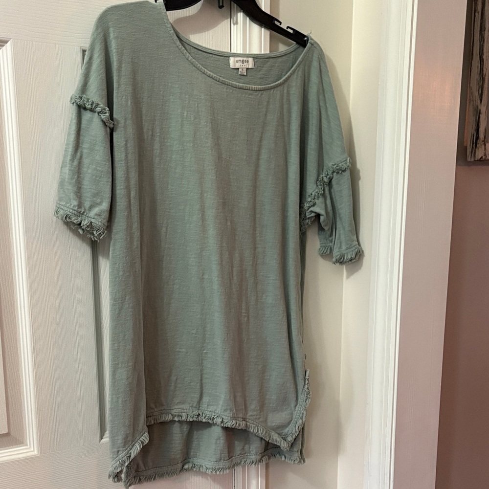 Umgee Sage Frayed Hem Short Sleeve Top
